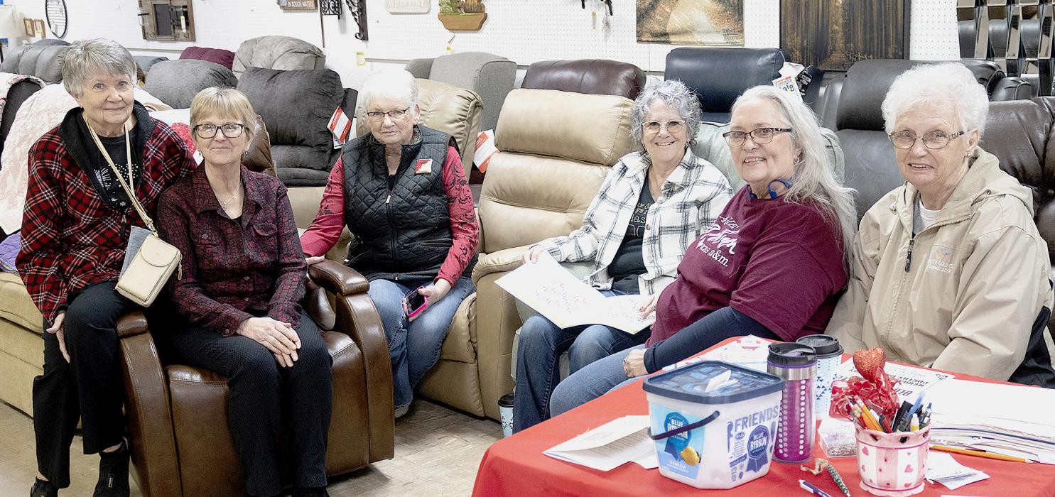 Members of the Piece Makers Quilt Guild are pictured at Nelsen Furniture where they were hosting their annual quilt show. The featured quilter this year was Carol Luther. Pictured are from L to R: Carol Luther, Debbie Galloway, Carolyn Wickett, Sonja Lurz, Brenda Hofeldt, and Bev Kockrow. Photo by Laura Vroman